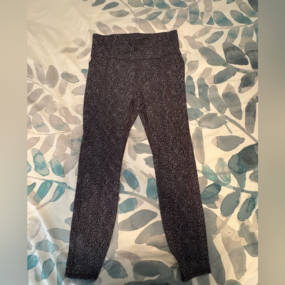 Athleta Lightning Static 7/8 Tights in Black and White With Pockets